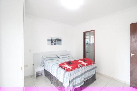 Suíte de casa à venda com 3 quartos, 170m² em Jardim Lallo, São Paulo