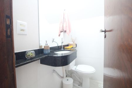 Lavabo de casa à venda com 3 quartos, 170m² em Jardim Lallo, São Paulo