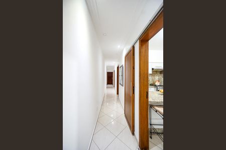 Casa à venda com 366m², 5 quartos e 2 vagasCorredor dos quartos