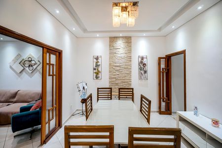 Casa à venda com 366m², 5 quartos e 2 vagasSala de jantar