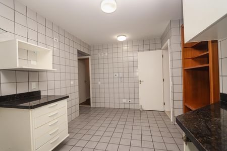 Apartamento para alugar com 212m², 4 quartos e 4 vagas Apartamento para alugar com 212m², 4 quartos e 4 vagasCozinha