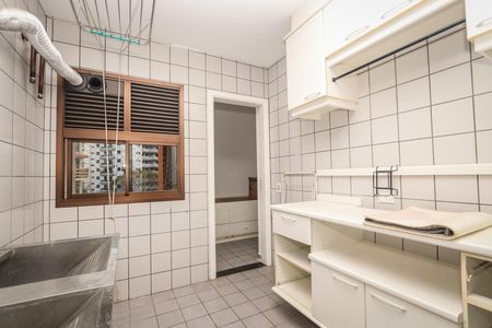Apartamento para alugar com 212m², 4 quartos e 4 vagas Apartamento para alugar com 212m², 4 quartos e 4 vagasÁrea de Serviço