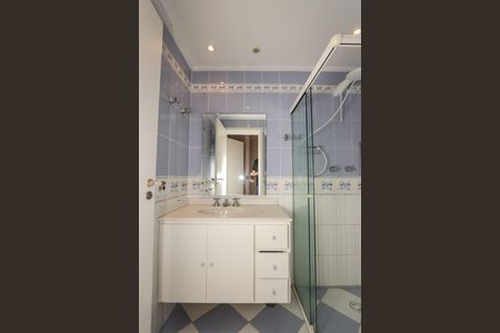 Apartamento para alugar com 212m², 4 quartos e 4 vagas Apartamento para alugar com 212m², 4 quartos e 4 vagasBanheiro da Suíte 3