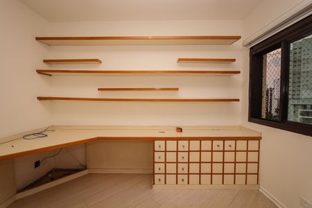 Apartamento para alugar com 212m², 4 quartos e 4 vagas Apartamento para alugar com 212m², 4 quartos e 4 vagasQuarto