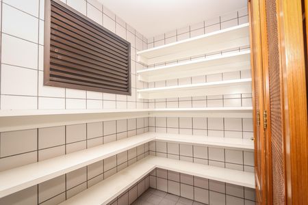 Apartamento para alugar com 212m², 4 quartos e 4 vagas Apartamento para alugar com 212m², 4 quartos e 4 vagasDespensa