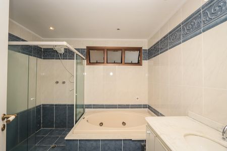 Apartamento para alugar com 212m², 4 quartos e 4 vagas Apartamento para alugar com 212m², 4 quartos e 4 vagasBanheiro da Suíte 1
