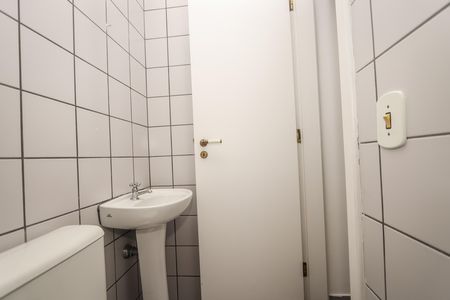 Apartamento para alugar com 212m², 4 quartos e 4 vagas Apartamento para alugar com 212m², 4 quartos e 4 vagasBanheiro de Serviço