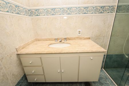 Apartamento para alugar com 212m², 4 quartos e 4 vagas Apartamento para alugar com 212m², 4 quartos e 4 vagasBanheiro da Suíte 2