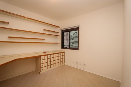Apartamento para alugar com 212m², 4 quartos e 4 vagas Apartamento para alugar com 212m², 4 quartos e 4 vagasQuarto