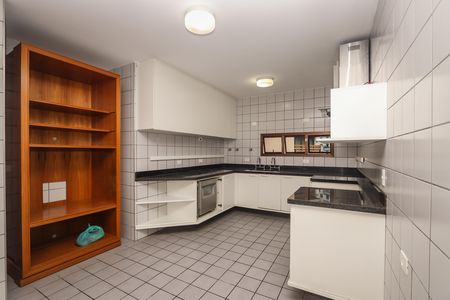 Apartamento para alugar com 212m², 4 quartos e 4 vagas Apartamento para alugar com 212m², 4 quartos e 4 vagasCozinha