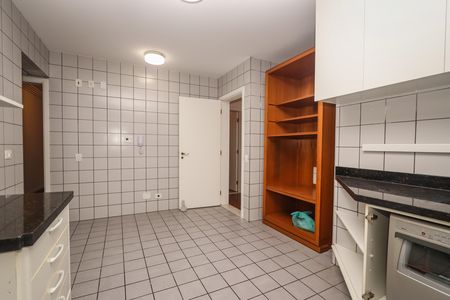 Apartamento para alugar com 212m², 4 quartos e 4 vagas Apartamento para alugar com 212m², 4 quartos e 4 vagasCozinha