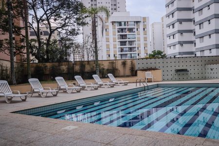 Apartamento para alugar com 212m², 4 quartos e 4 vagas Apartamento para alugar com 212m², 4 quartos e 4 vagasÁrea comum - Piscina