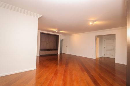 Apartamento para alugar com 212m², 4 quartos e 4 vagas Apartamento para alugar com 212m², 4 quartos e 4 vagasSala