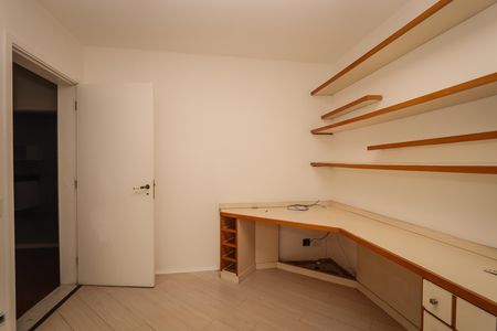 Apartamento para alugar com 212m², 4 quartos e 4 vagas Apartamento para alugar com 212m², 4 quartos e 4 vagasQuarto