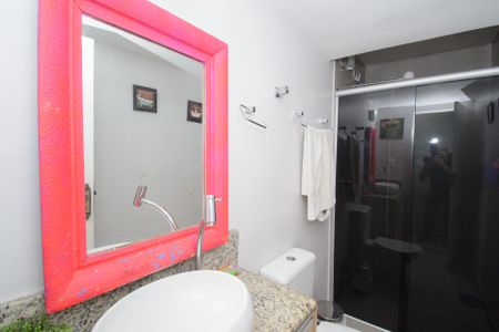 Casa à venda com 200m², 4 quartos e 3 vagas Casa à venda com 200m², 4 quartos e 3 vagasCasa 1 - Banheiro Social