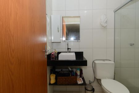 Casa à venda com 200m², 4 quartos e 3 vagas Casa à venda com 200m², 4 quartos e 3 vagasCasa 2 - Banheiro
