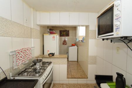 Casa à venda com 200m², 4 quartos e 3 vagas Casa à venda com 200m², 4 quartos e 3 vagasCasa 2 - Cozinha e Área de Serviço