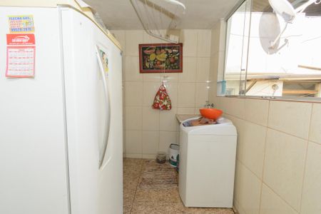 Casa à venda com 200m², 4 quartos e 3 vagas Casa à venda com 200m², 4 quartos e 3 vagasCasa 2 - Cozinha e Área de Serviço