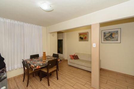 Casa à venda com 200m², 4 quartos e 3 vagas Casa à venda com 200m², 4 quartos e 3 vagasCasa 2 - Sala