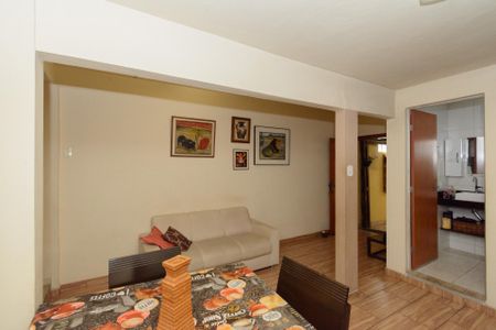 Casa à venda com 200m², 4 quartos e 3 vagas Casa à venda com 200m², 4 quartos e 3 vagasCasa 2 - Sala