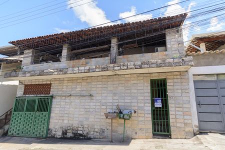 Casa à venda com 200m², 4 quartos e 3 vagas Casa à venda com 200m², 4 quartos e 3 vagasPlaca