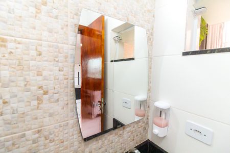 Banheiro de apartamento à venda com 1 quarto, 28m² em Itaquera, São Paulo