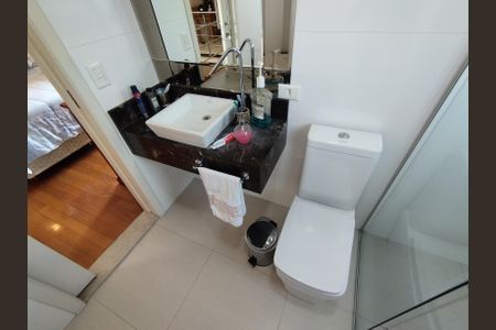 Casa à venda com 311m², 4 quartos e 4 vagasBanheiro - torneira