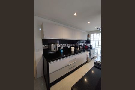 Casa à venda com 311m², 4 quartos e 4 vagasCozinha - Armários