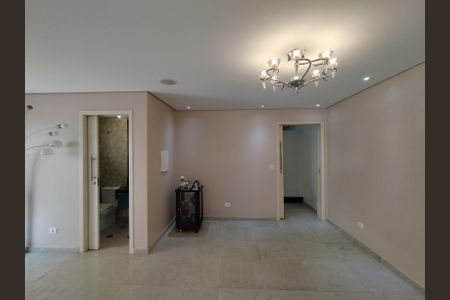 Casa à venda com 311m², 4 quartos e 4 vagasSala