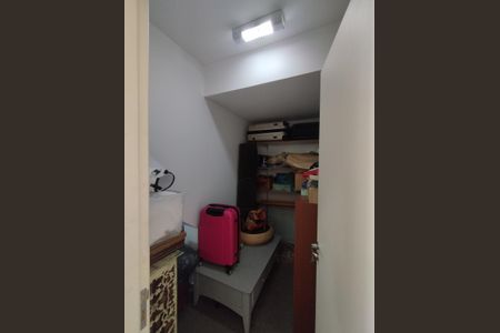 Casa à venda com 311m², 4 quartos e 4 vagasQuarto de Serviço