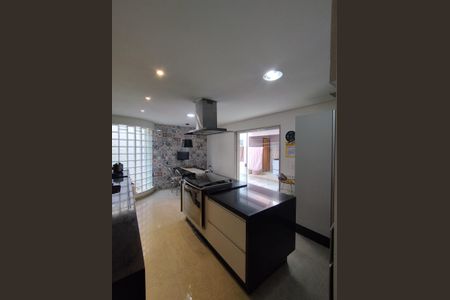 Casa à venda com 311m², 4 quartos e 4 vagasCozinha - Armários