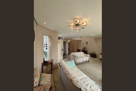 Casa à venda com 311m², 4 quartos e 4 vagasSala