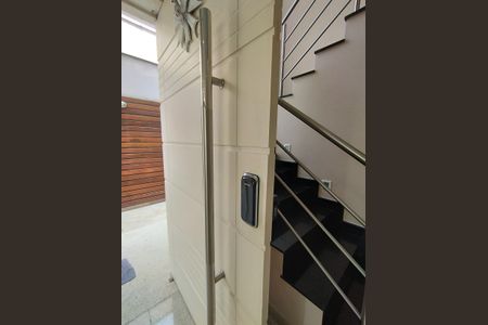 Casa à venda com 311m², 4 quartos e 4 vagasFechadura Eletrônica