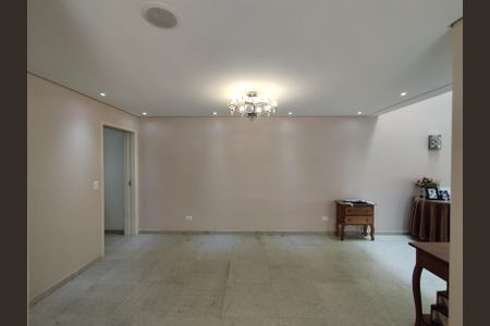 Casa à venda com 311m², 4 quartos e 4 vagasSala