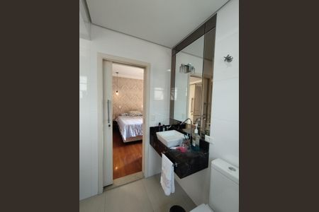 Casa à venda com 311m², 4 quartos e 4 vagasBanheiro - torneira