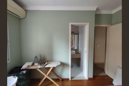 Casa à venda com 311m², 4 quartos e 4 vagasSuíte 2