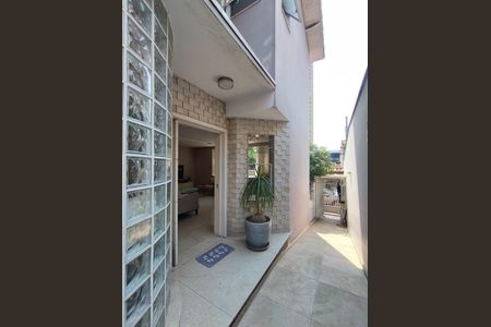 Casa à venda com 311m², 4 quartos e 4 vagasEntrada