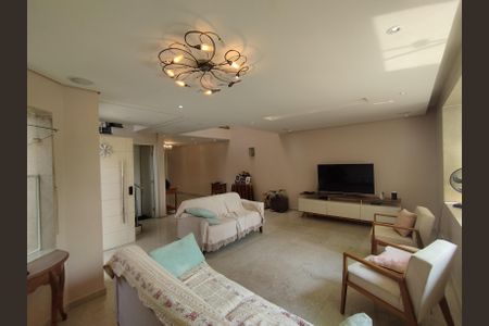 Casa à venda com 311m², 4 quartos e 4 vagasSala