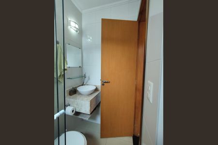 Casa à venda com 311m², 4 quartos e 4 vagasBanheiro de serviço