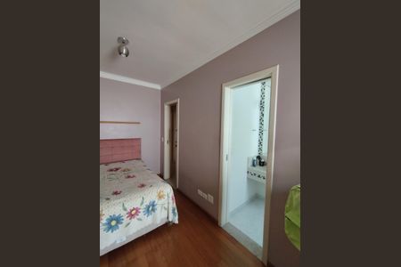 Casa à venda com 311m², 4 quartos e 4 vagasSuíte 3