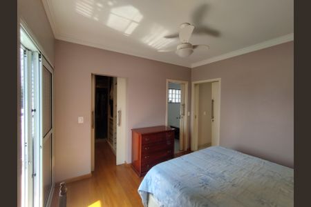 Casa à venda com 311m², 4 quartos e 4 vagasSuíte 1