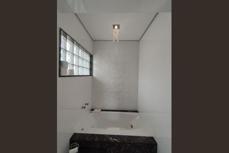 Casa à venda com 311m², 4 quartos e 4 vagasBanheira