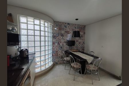 Casa à venda com 311m², 4 quartos e 4 vagasCozinha - Torneira