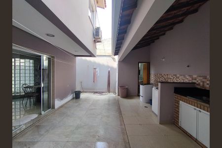 Casa à venda com 311m², 4 quartos e 4 vagasQuintal