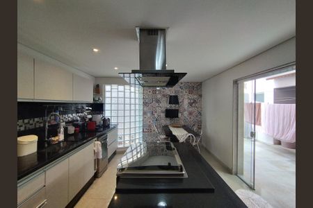 Casa à venda com 311m², 4 quartos e 4 vagasCozinha - Armários