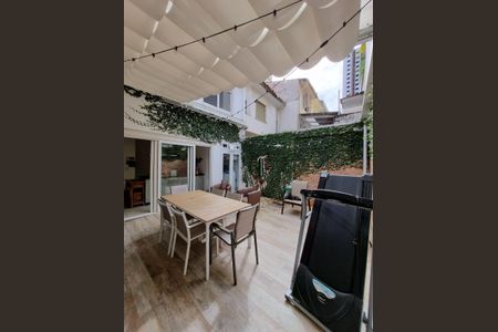 Casa à venda com 163m², 3 quartos e 2 vagasQuintal