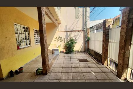 Casa de condomínio à venda com 120m², 3 quartos e 1 vagaQuintal