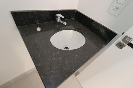 Apartamento à venda com 64m², 2 quartos e 2 vagasBanheiro Social - Pia