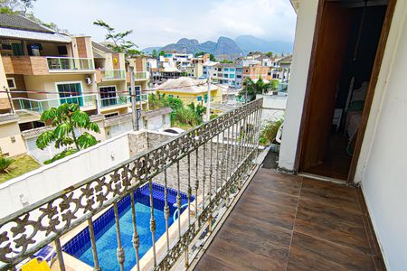 Casa à venda com 150m², 3 quartos e 2 vagasSuíte 2 Sacada