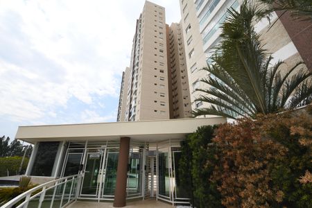 Apartamento à venda com 137m², 3 quartos e 3 vagasFachada e portaria